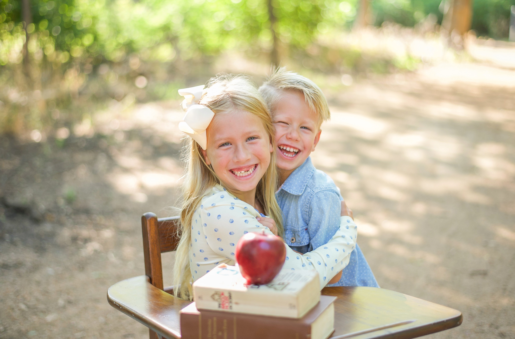 siblings hug during Back to School Mini Sessions