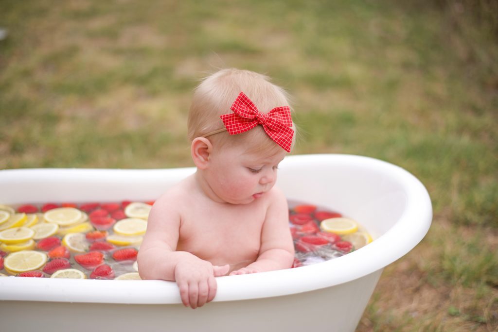 toddler plays in bath during Texas milestone photos