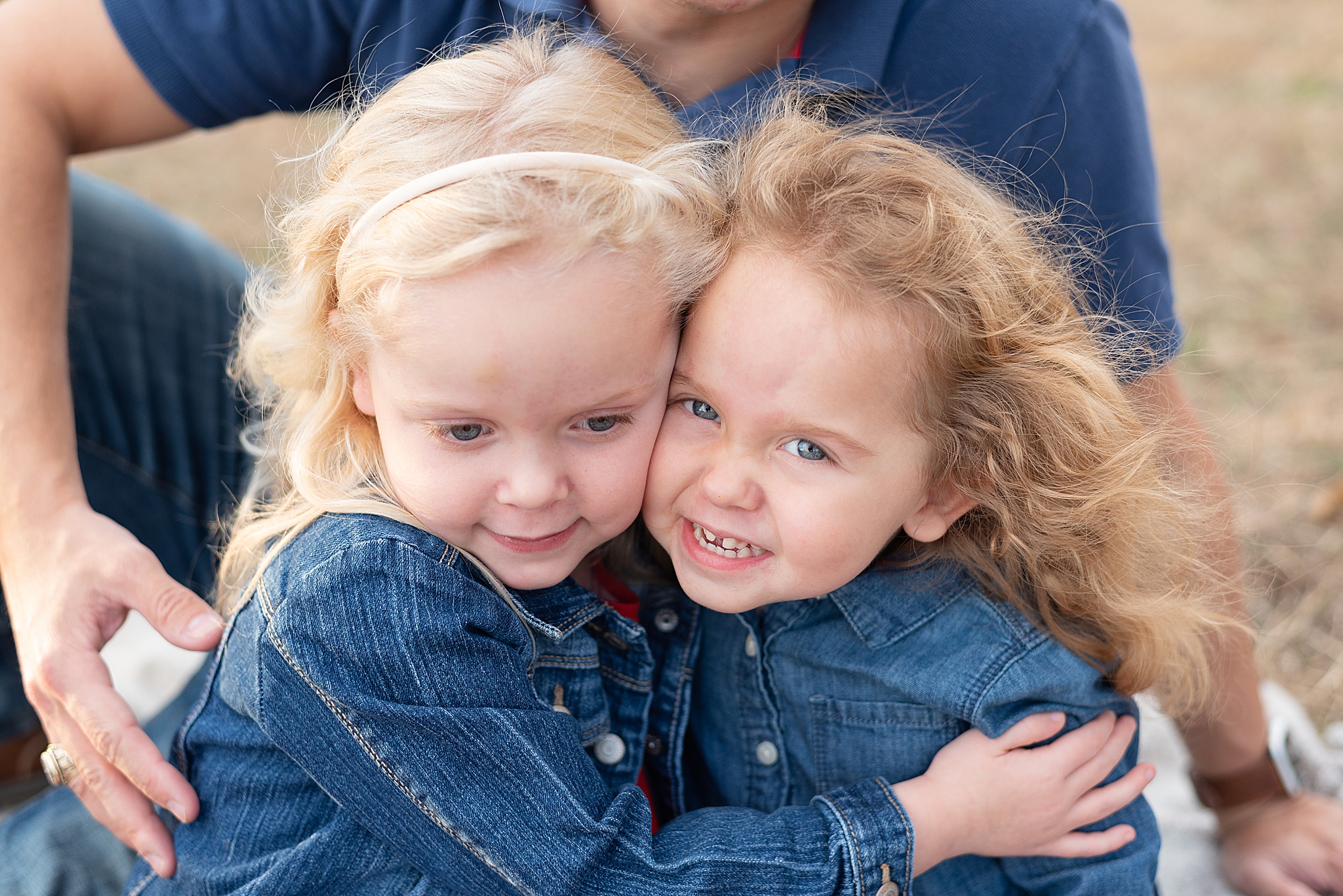sisters hug during Frisco Field Mini Sessions