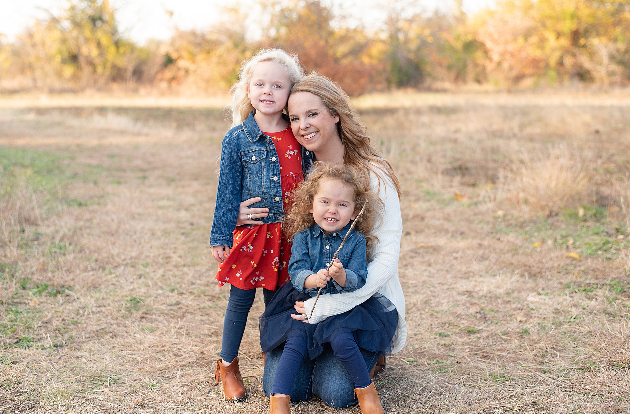 daughters pose with mom during TX family photos