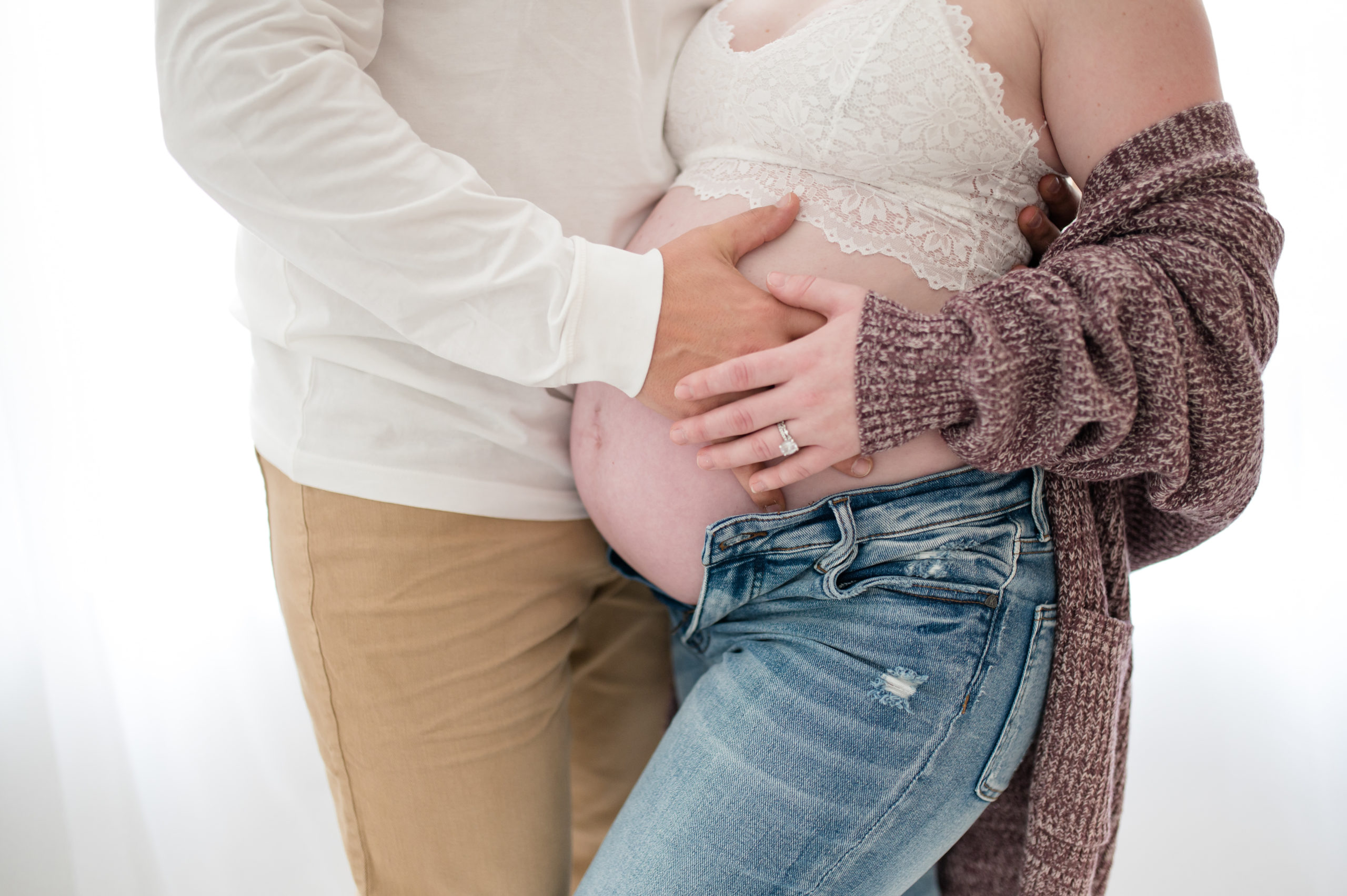 baby bump of pregnant woman photographed by Dallas newborn photographer, Lindsey Dutton Photography