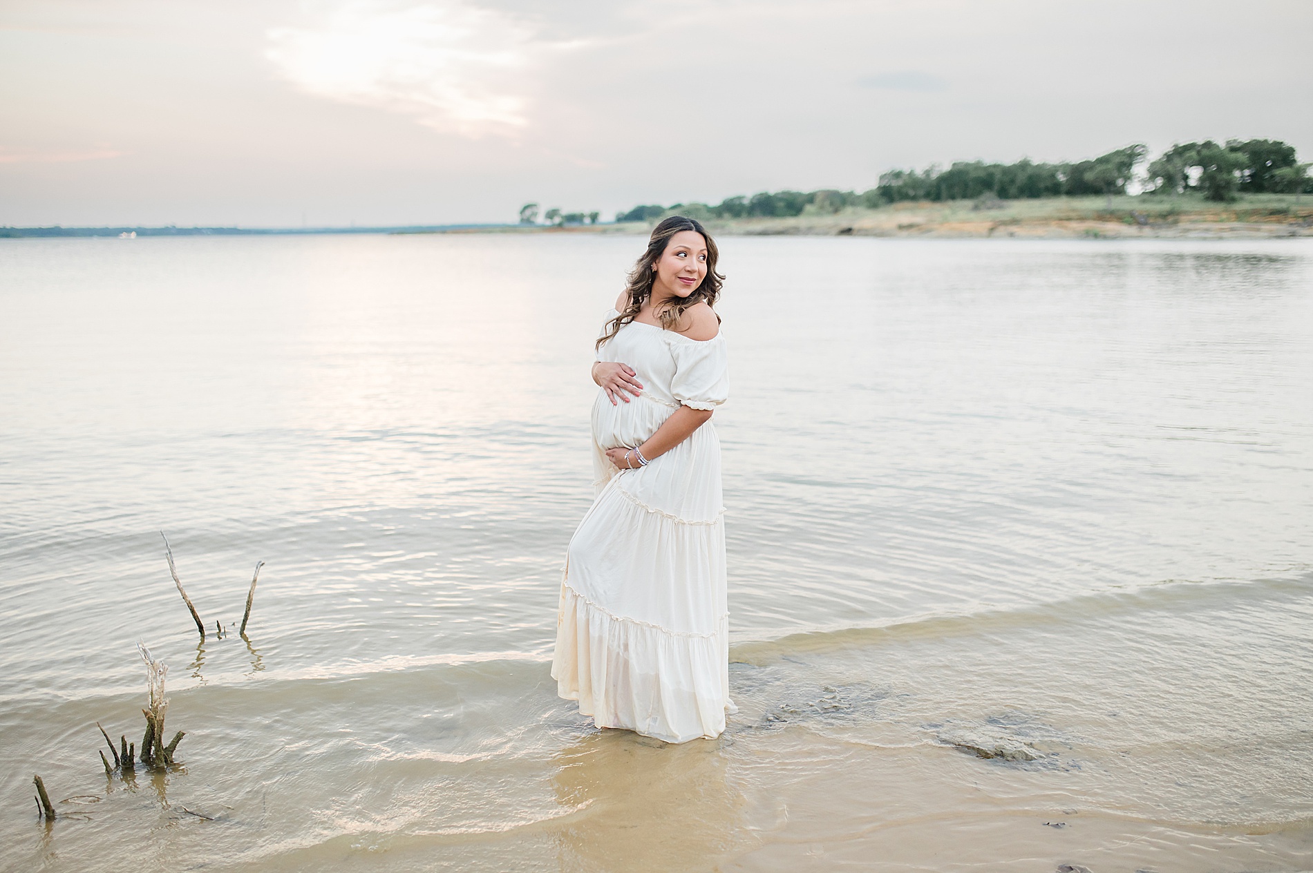 maternity portraits at lake in Texas, Top 11 Dallas-Fort Worth Picture Locations photographed by Lindsey Dutton Photography, a Dallas Family photographer
