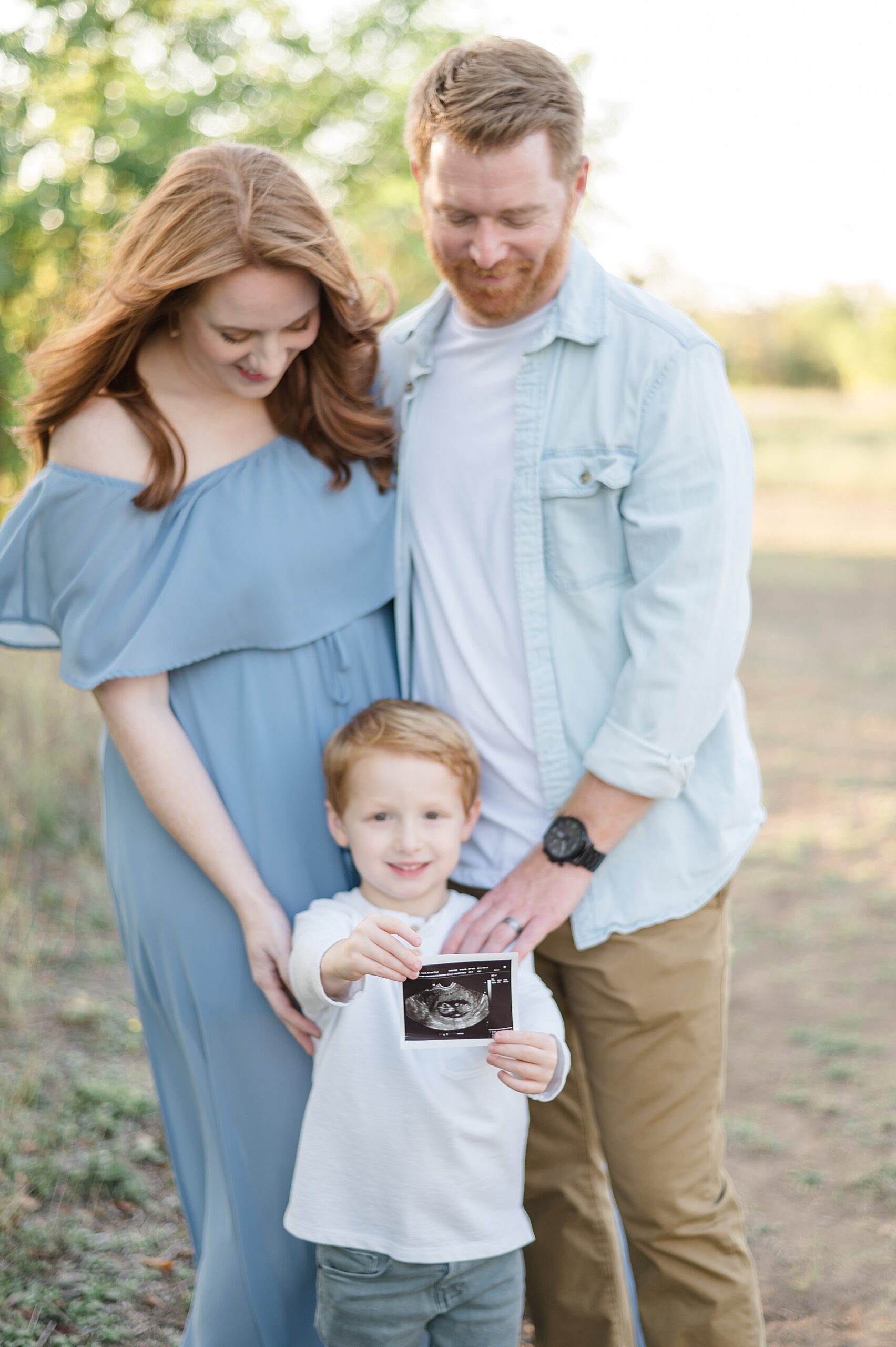 5 things to bring to your pregnancy announcement photoshoot by Lindsey Dutton Photography, a Dallas maternity photographer
