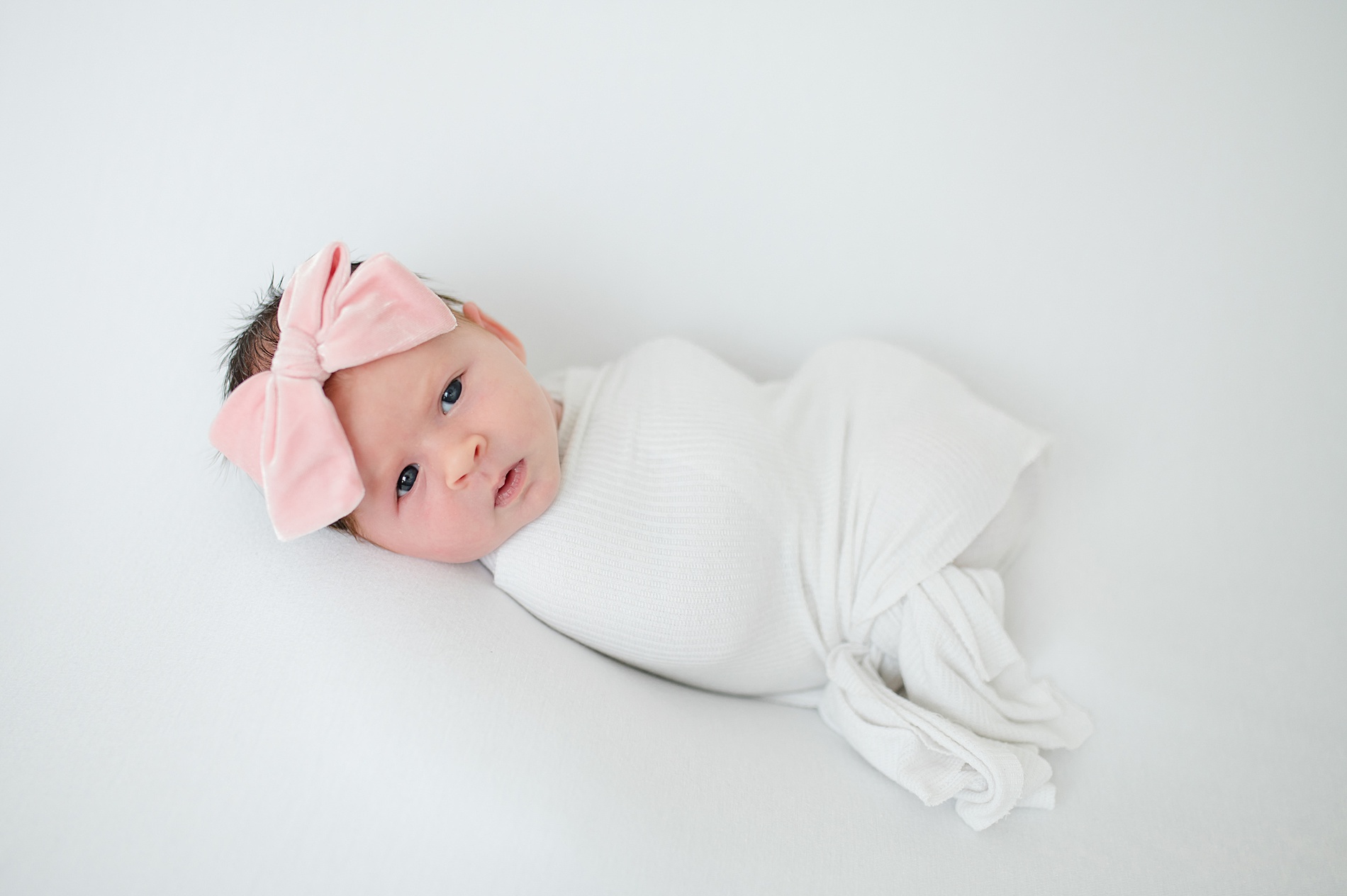 Dallas Newborn Photographer, Lindsey Dutton Photography shares Why I Use White in Newborn  Photos