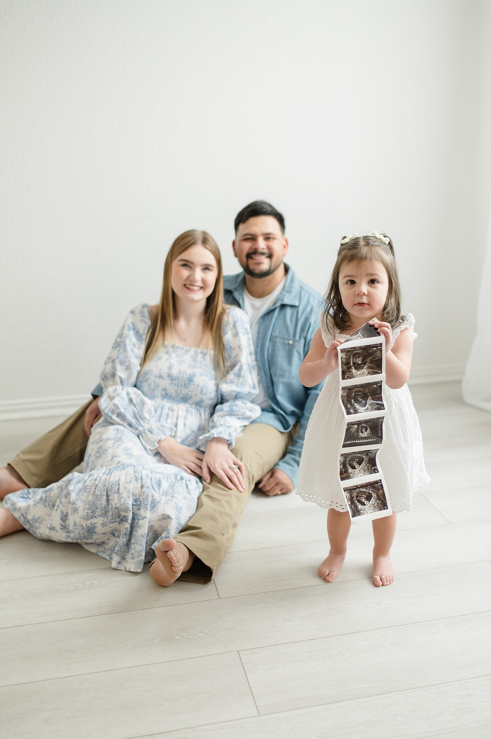 5 Benefits of Gender Reveal Sessions taken by Lindsey Dutton Photography, a Dallas Maternity photographer
