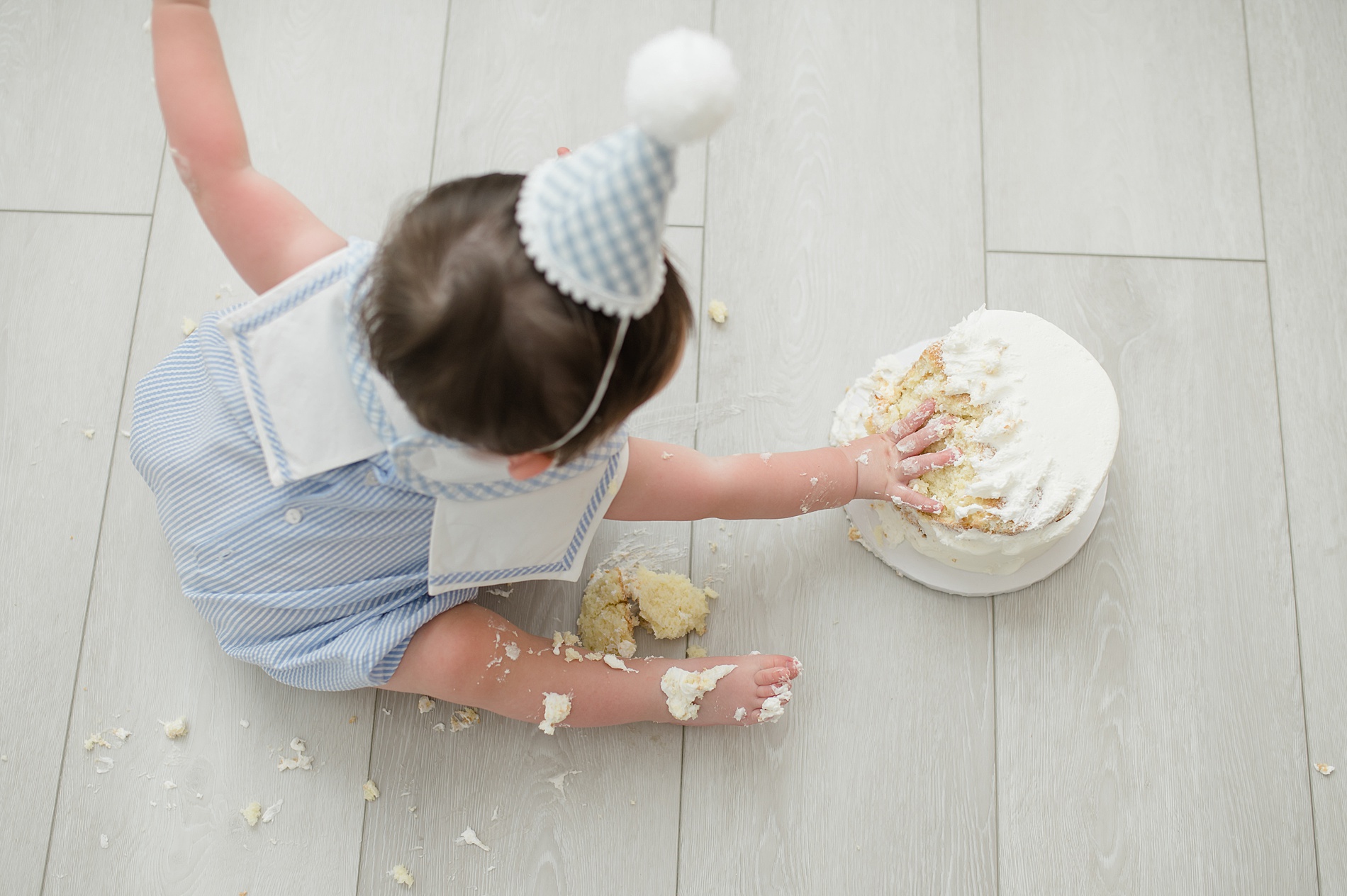 indoor cake smash session taken by Lindsey Dutton Photography, a Dallas newborn photographer

