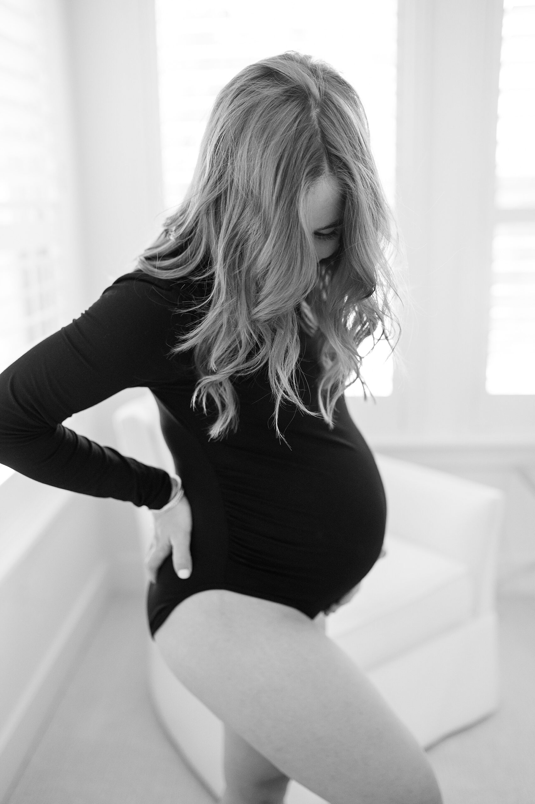 timeless maternity photos taken by Lindsey Dutton Photography, a Dallas Maternity photographer
