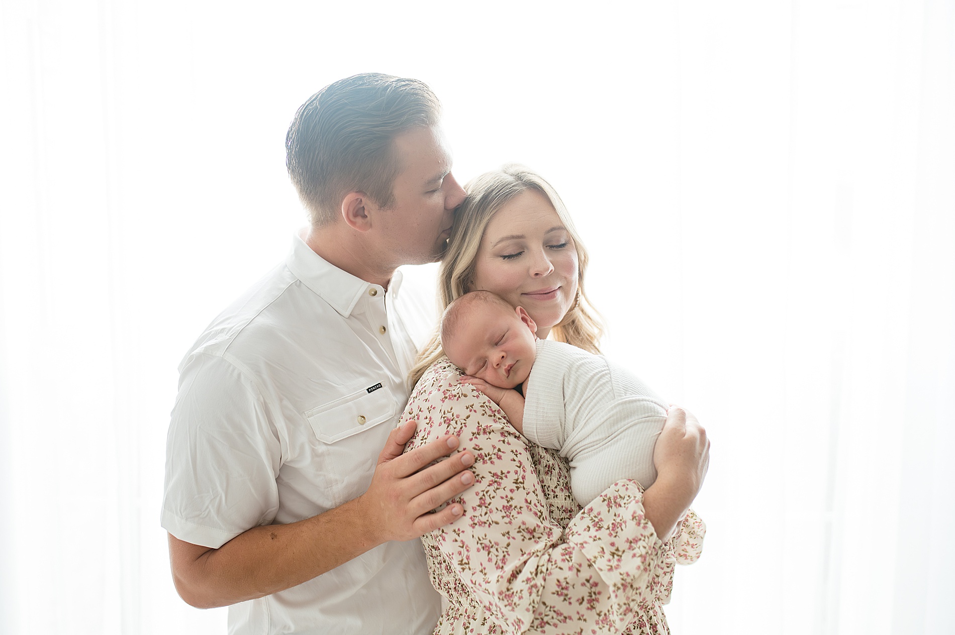 timeless and classic newborn family photos photographed by Lindsey Dutton Photography, a Dallas Newborn photographer