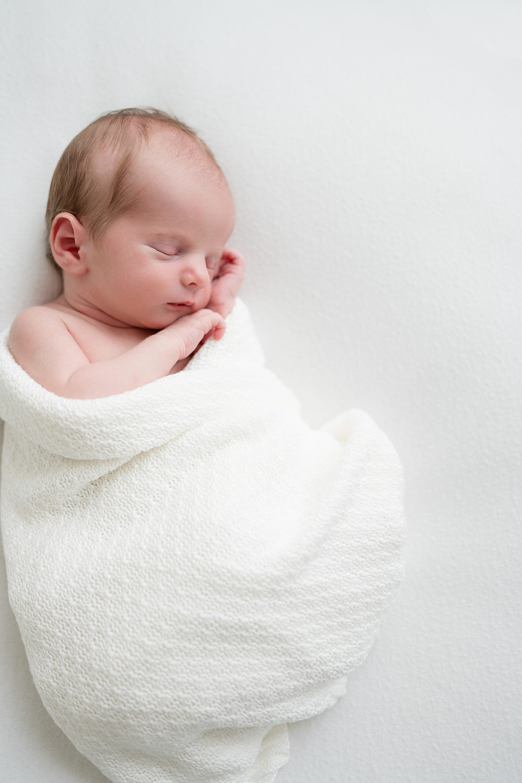 Simple Baby-Led Newborn Photography by Newborn photographer in Frisco