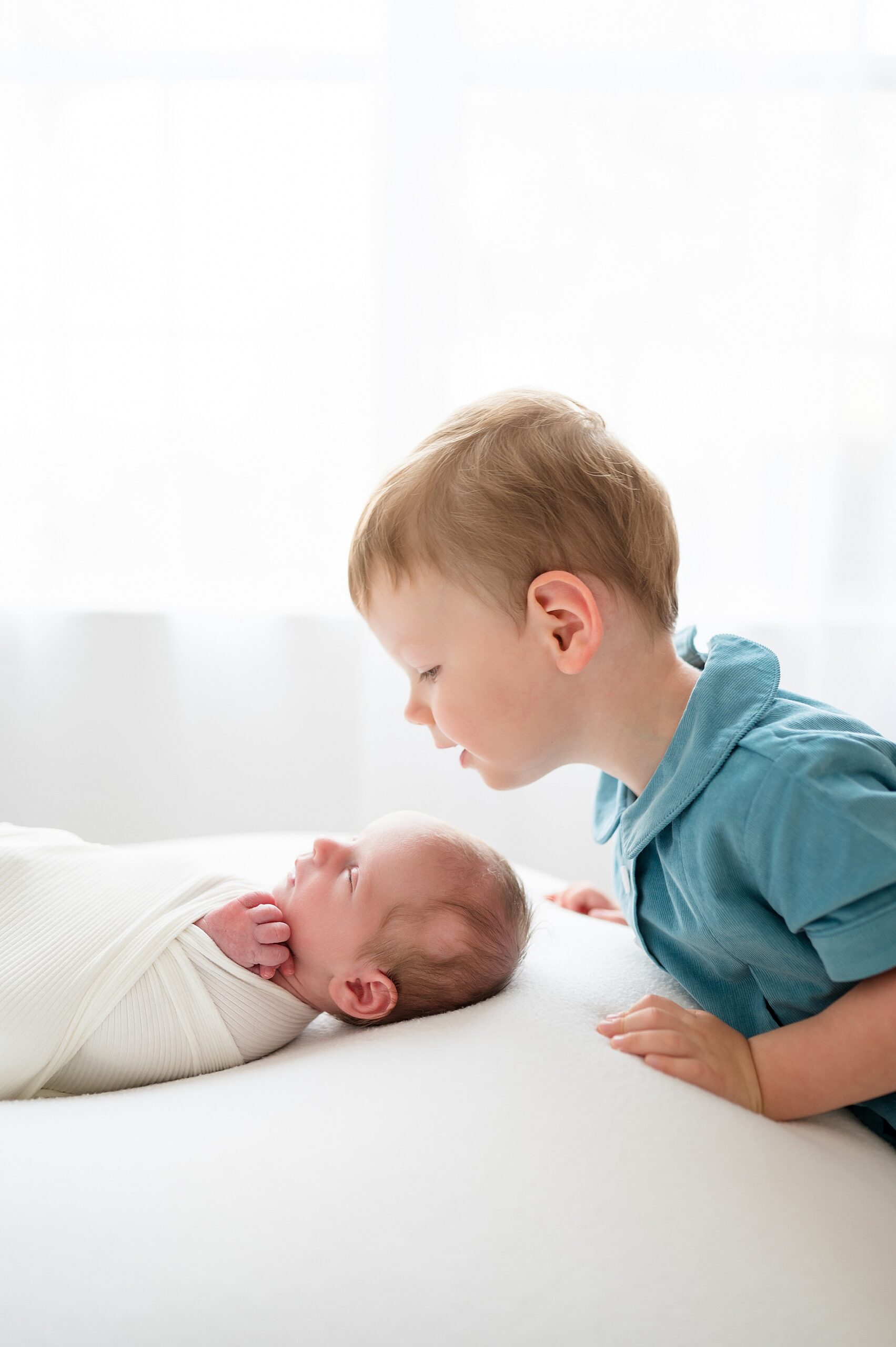 sibling with newborn 