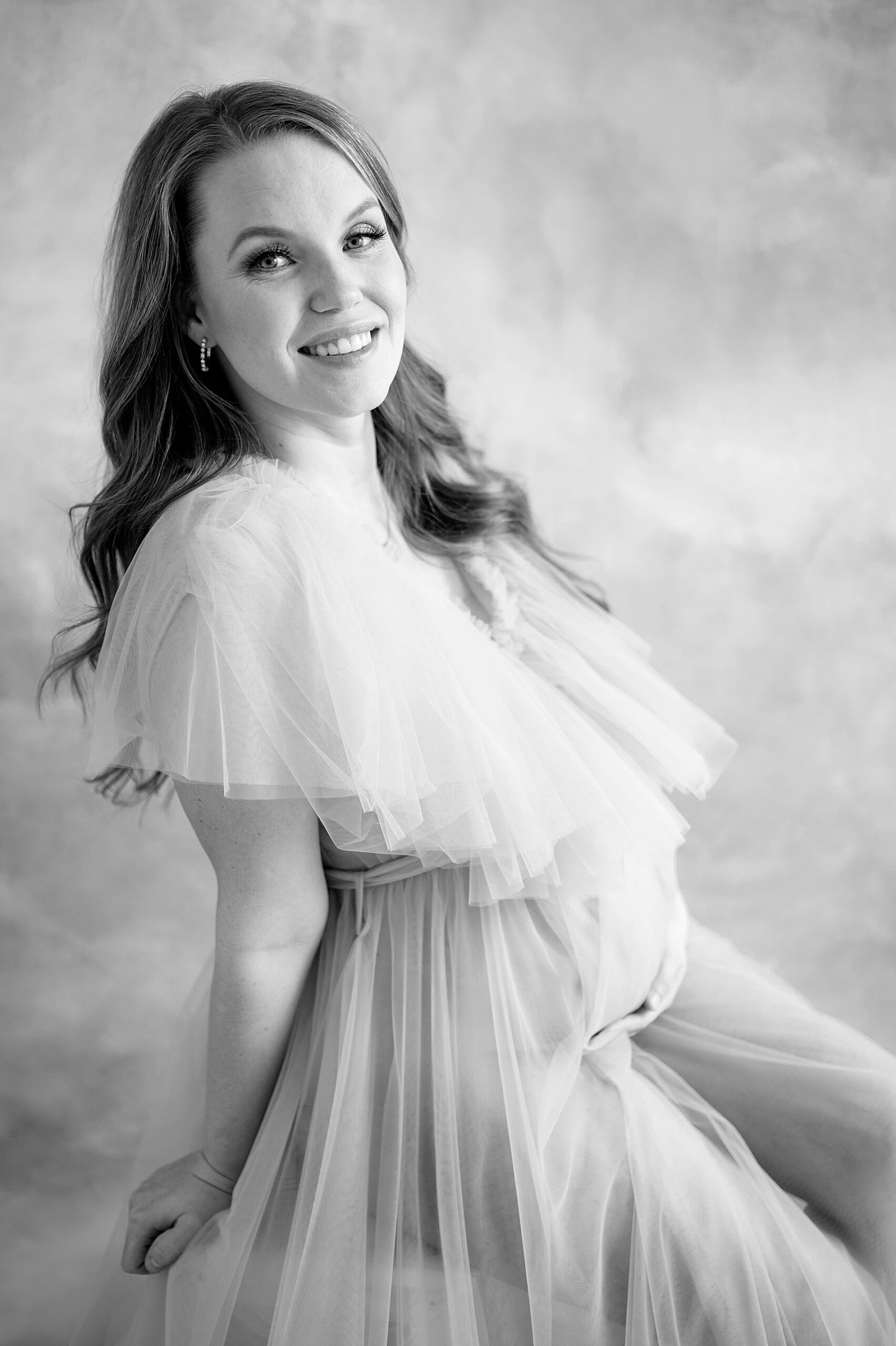 classic maternity photos by Dallas Motherhood photographer 