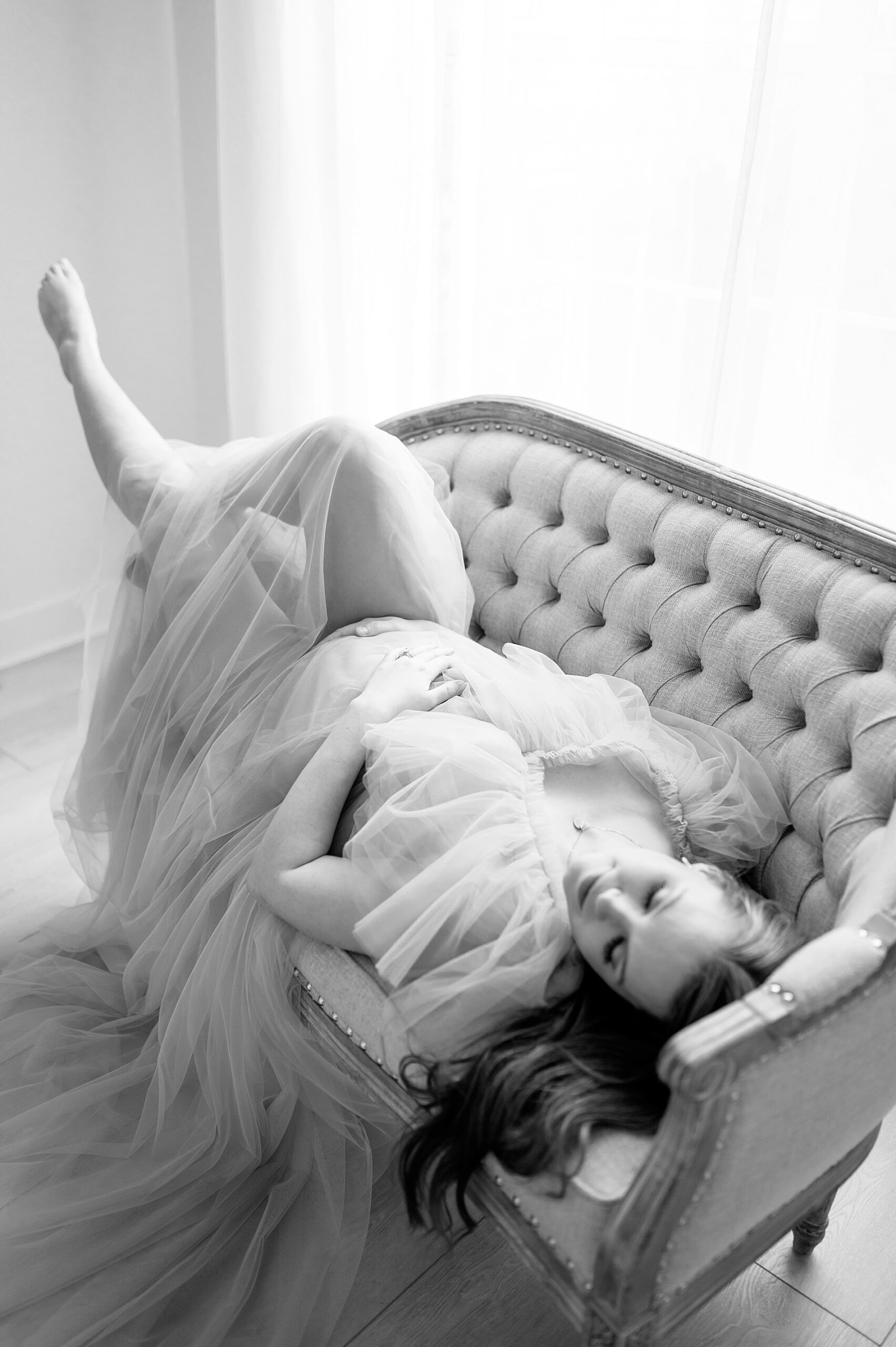 timeless maternity photos by Maternity photographer in Dallas