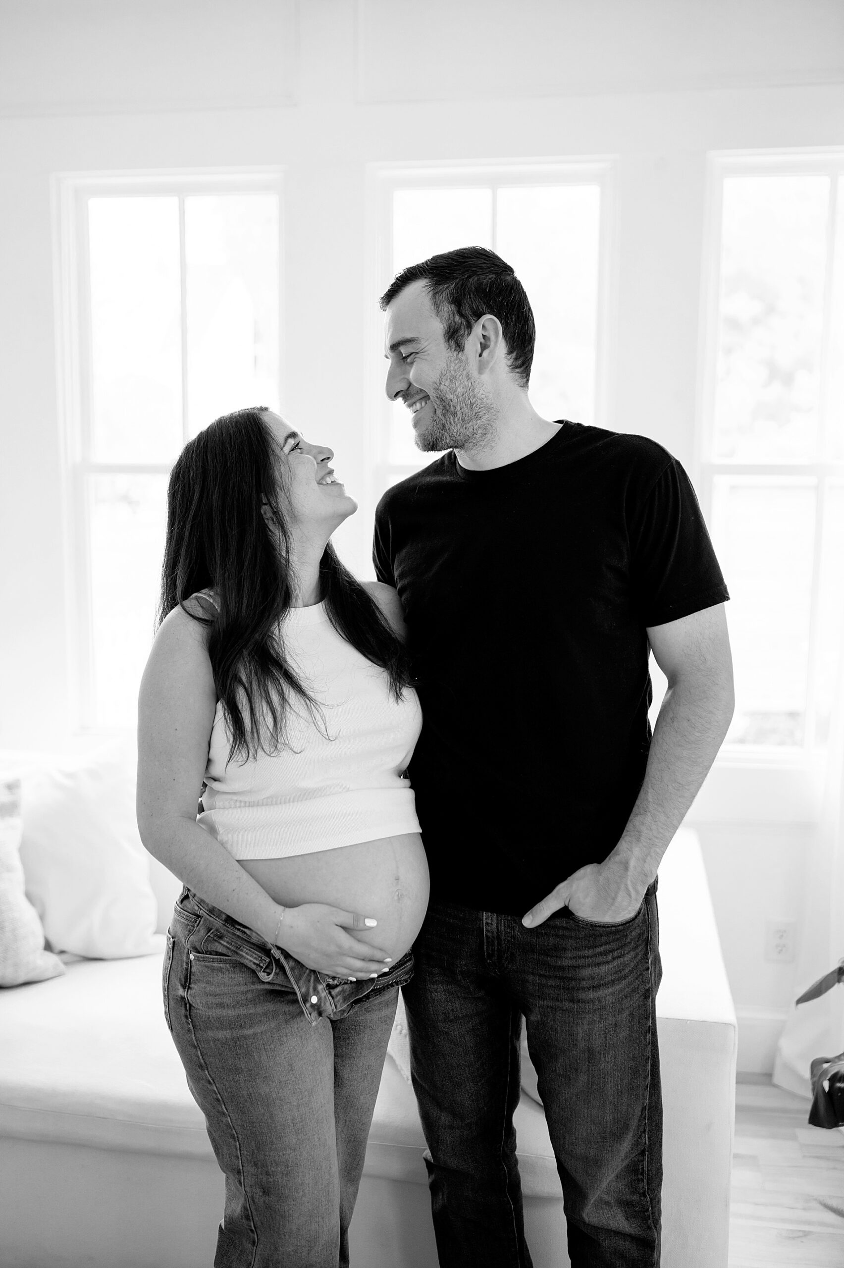 timeless maternity photo in black and white
