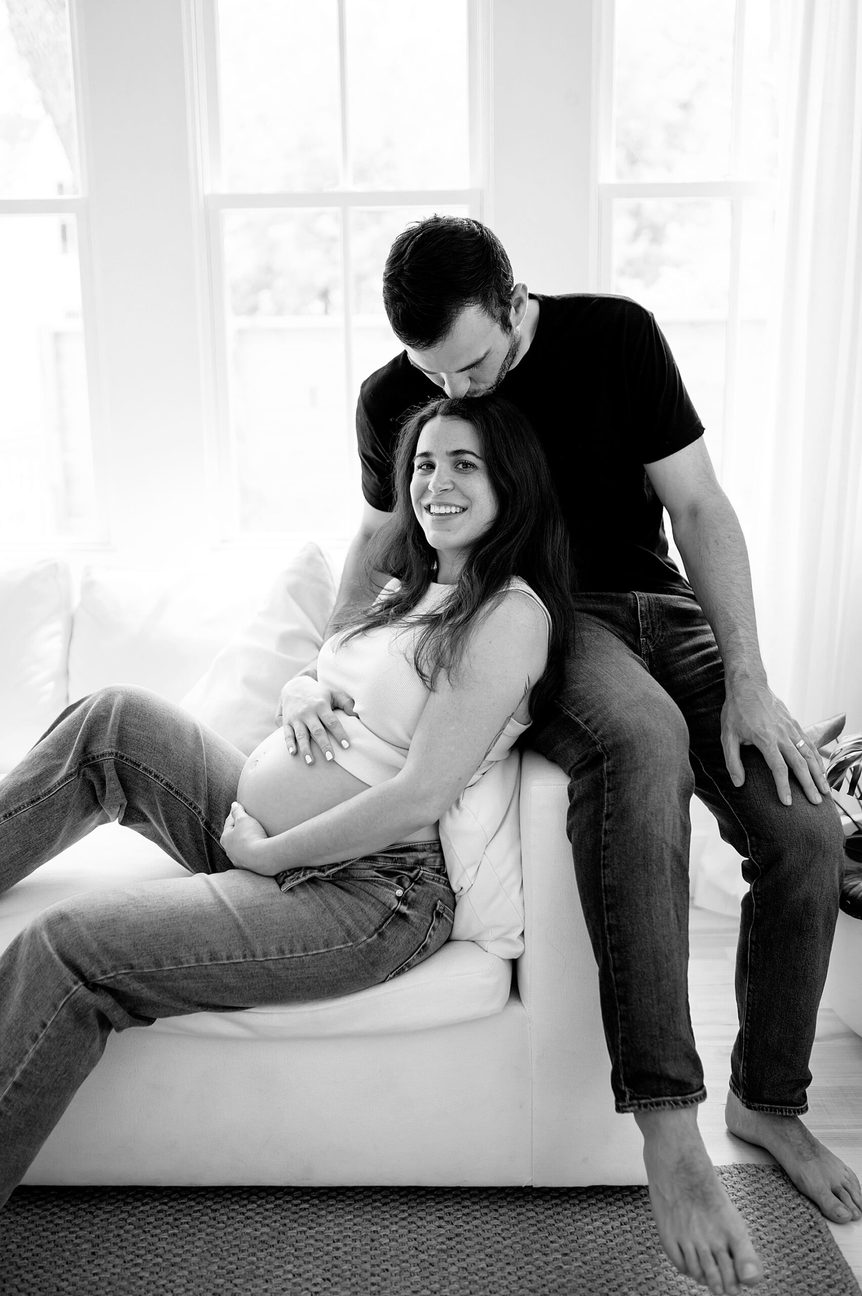 timeless maternity photo in black and white