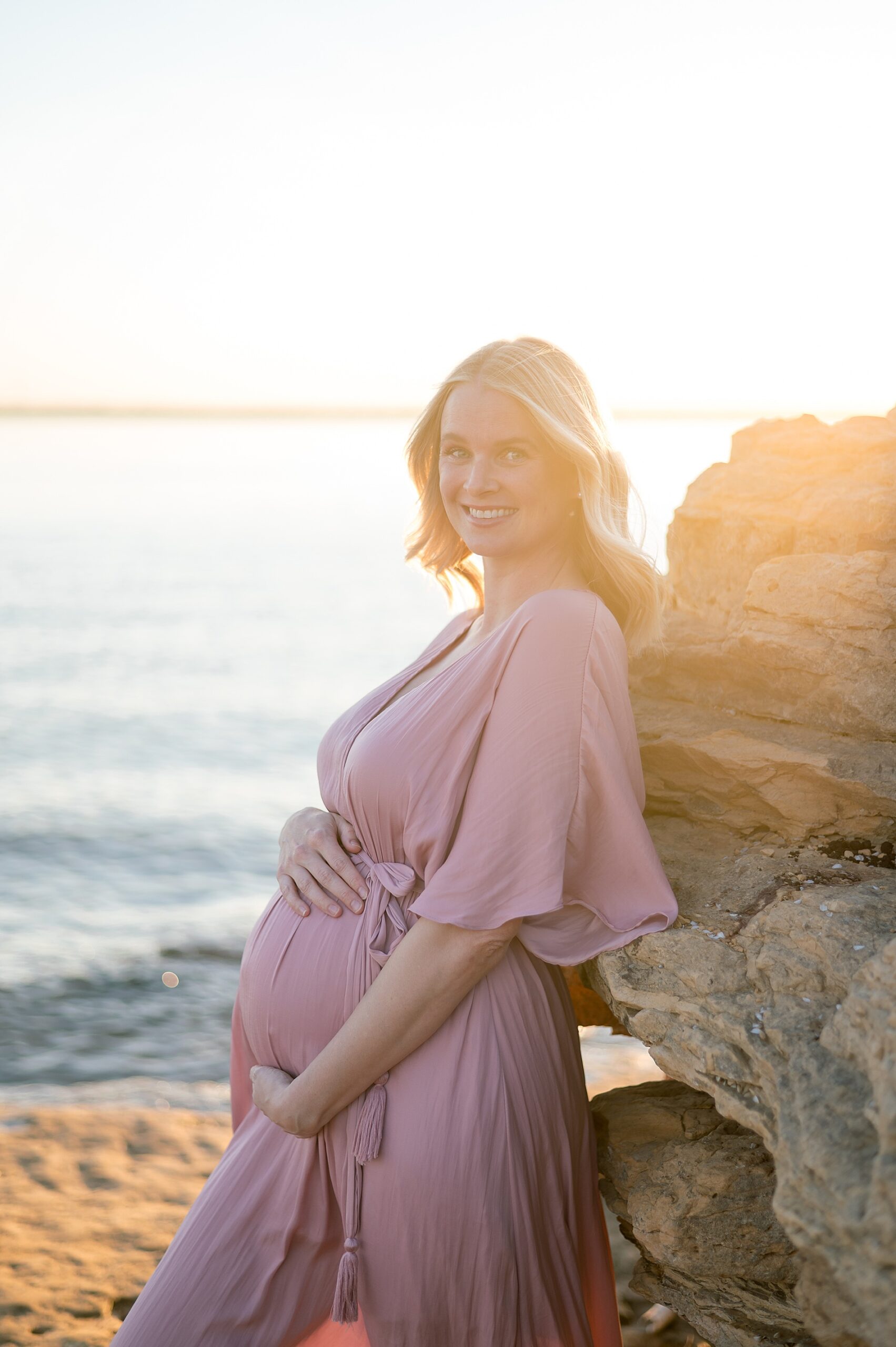 maternity photographer in Flower Mound, TX captures momma-to-be during winter session
