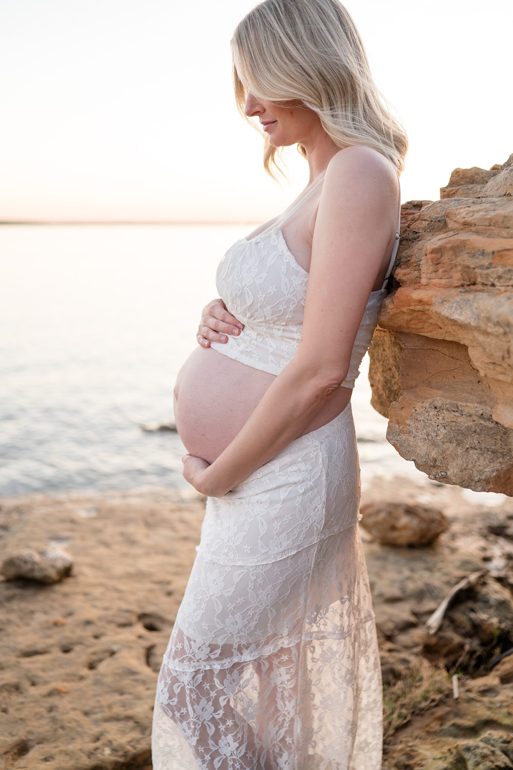 Lakeside Maternity photoshoot during winter