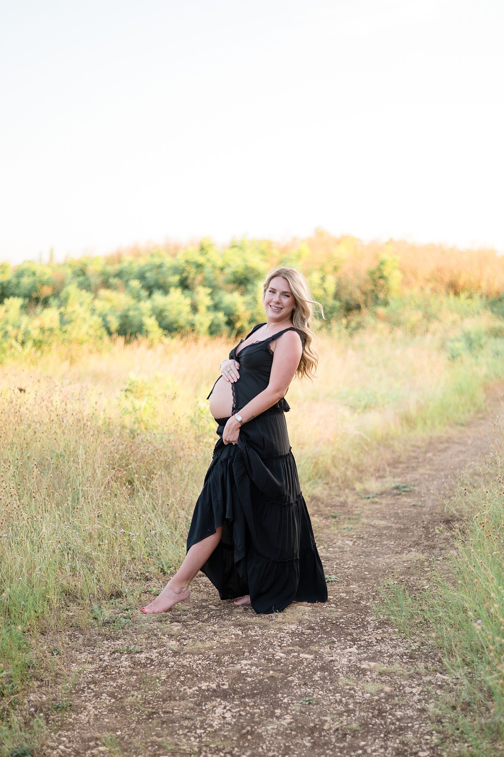 beautiful maternity portraits in dreamy Dallas setting