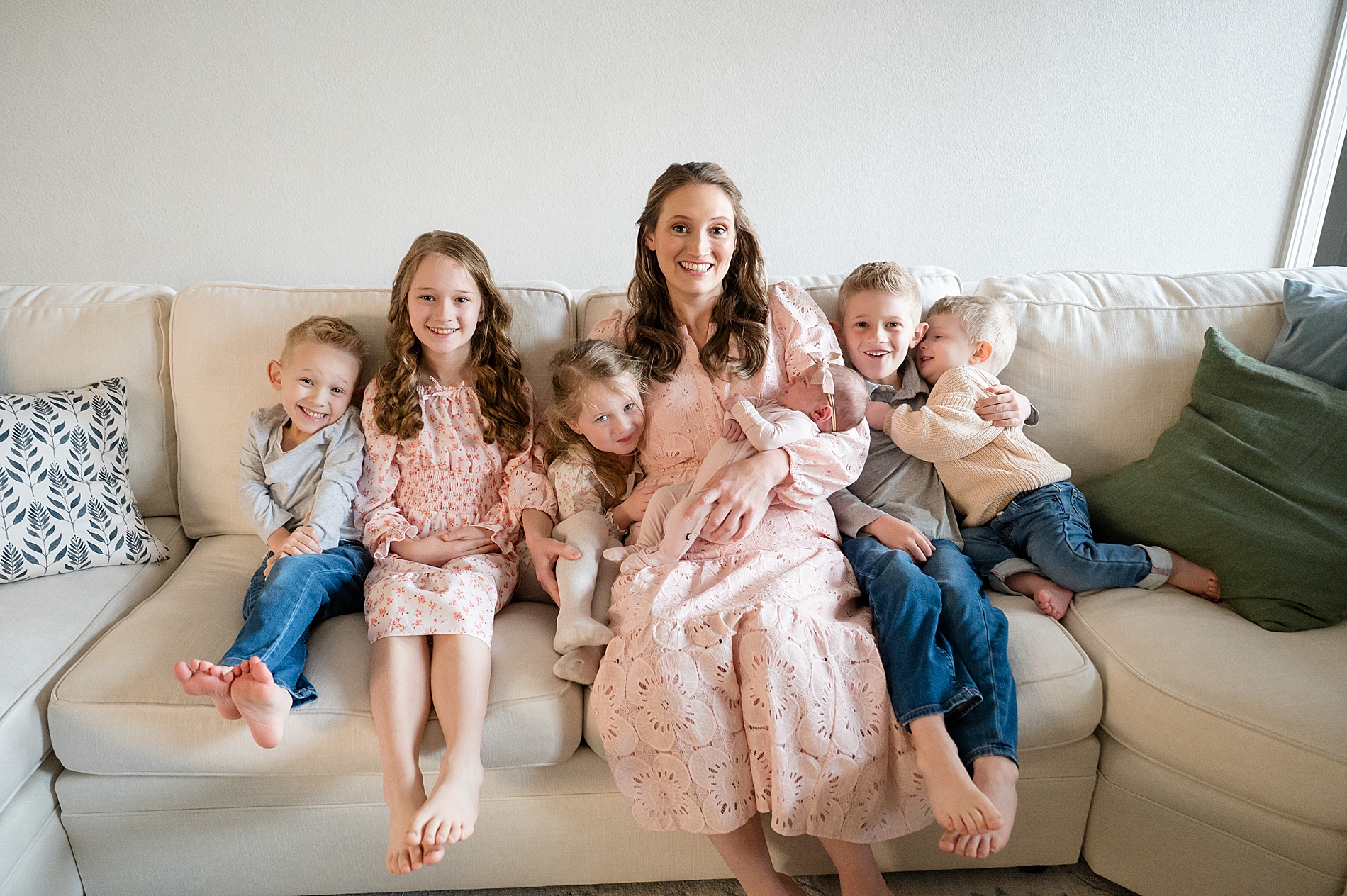 Large family newborn portraits 
